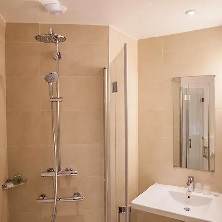 Sixteen Paris 3* Montrouge