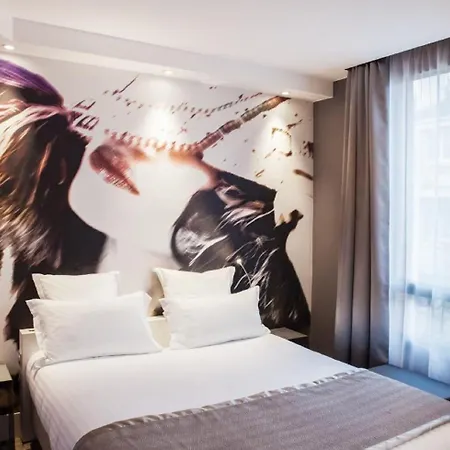 Sixteen Paris 4*