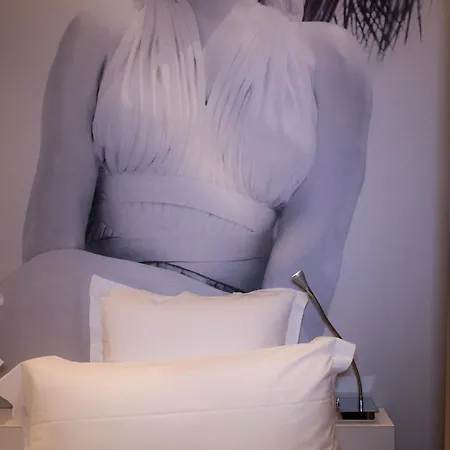 Sixteen Paris Hotel Montrouge