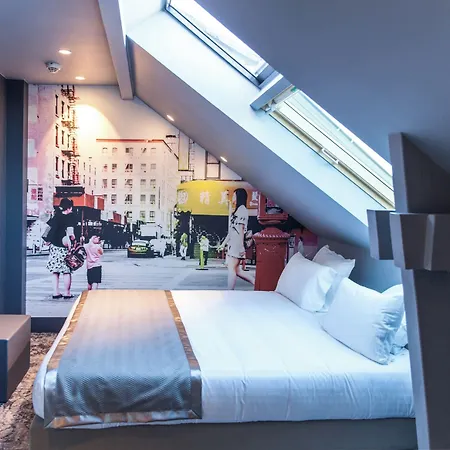 Sixteen Paris 4*