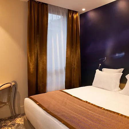 Sixteen Paris 4*