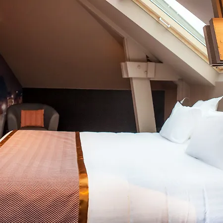 Sixteen Paris Montrouge