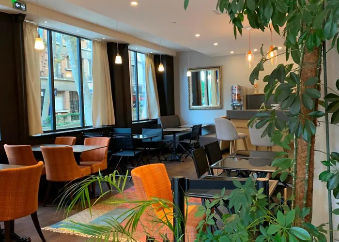 Hotel Sixteen Paris Montrouge
