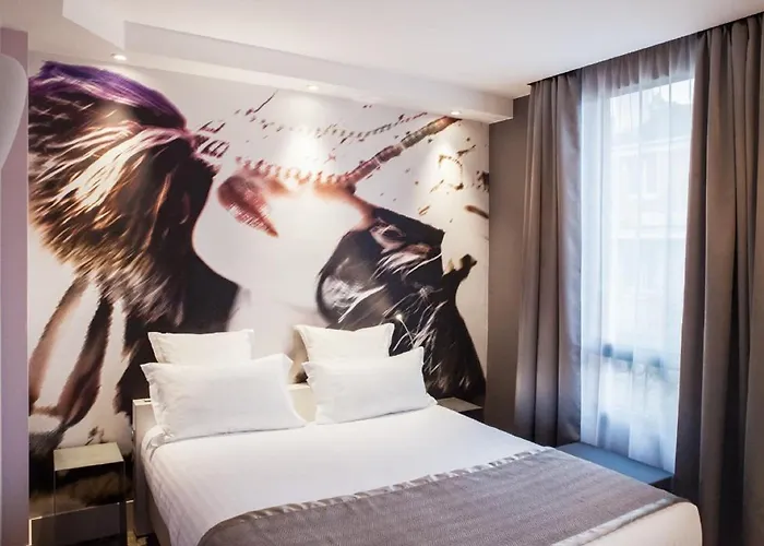 Sixteen Paris 4*