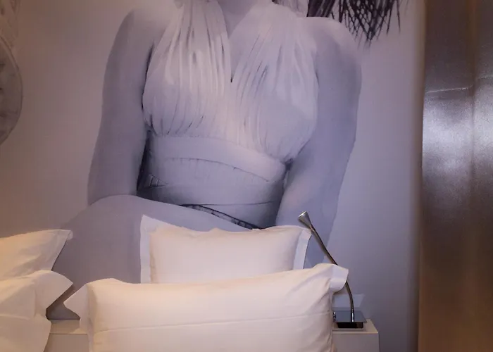 Sixteen Paris Hotel Montrouge