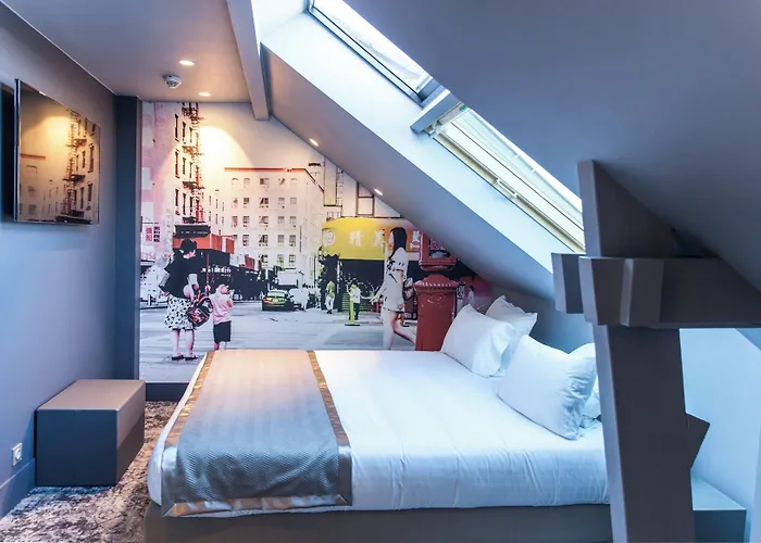 Sixteen Paris 4*