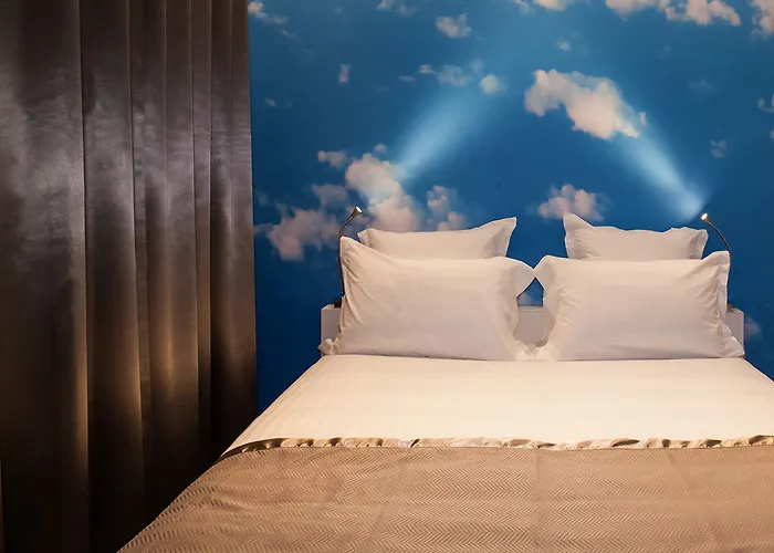 Hotel Sixteen Paris Montrouge
