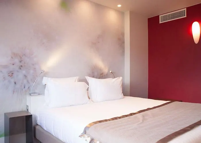 Hotel Sixteen Paris Montrouge
